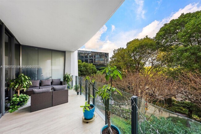 Building Photo - 2831 S Bayshore Dr