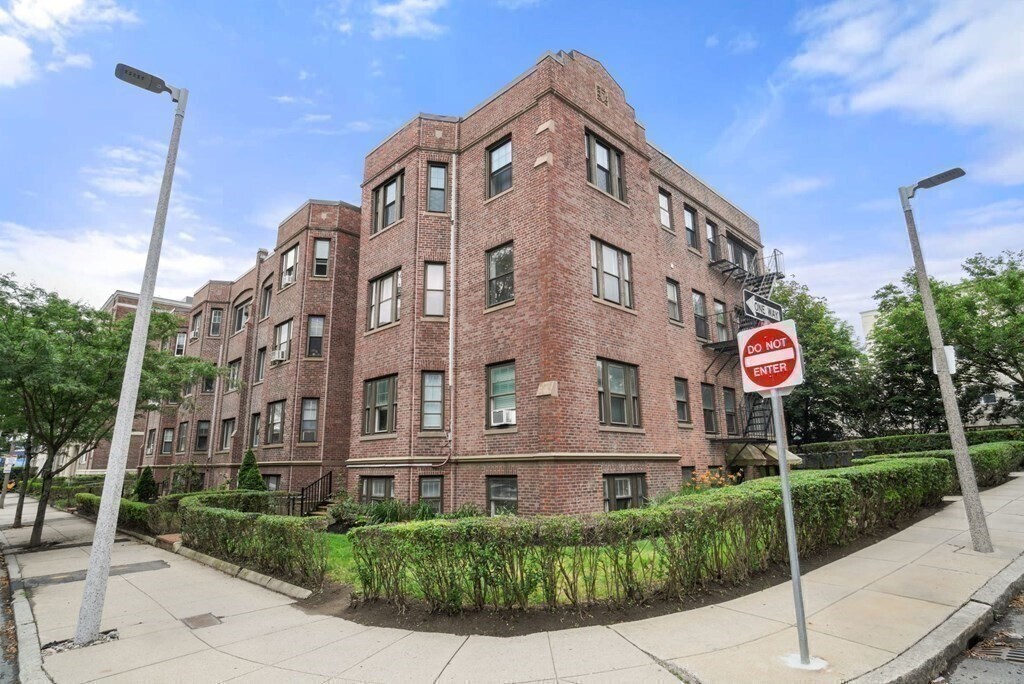 Building Photo - 107 Washington St