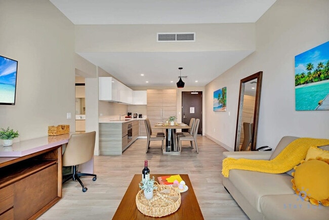 Building Photo - 777 N Ocean Dr