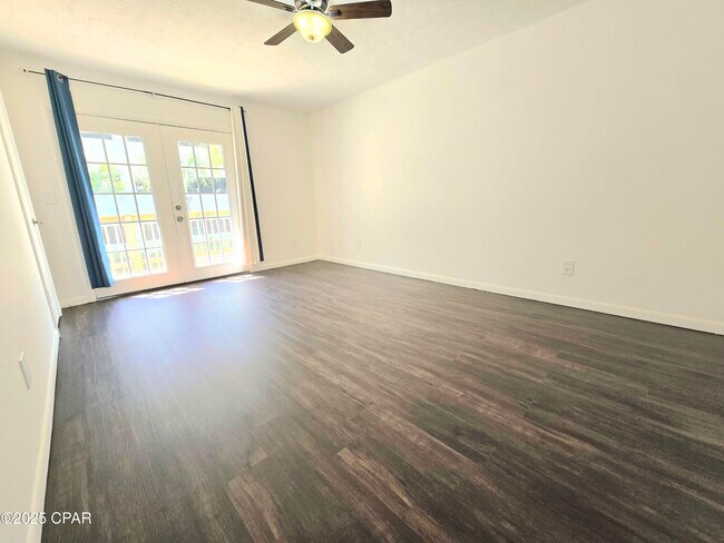 Building Photo - 636 W Caladium Cir