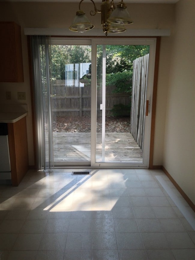 Building Photo - 4907 Hedgewood Dr