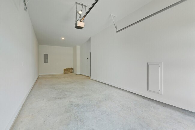 Building Photo - 16518 Amber Patina Ln