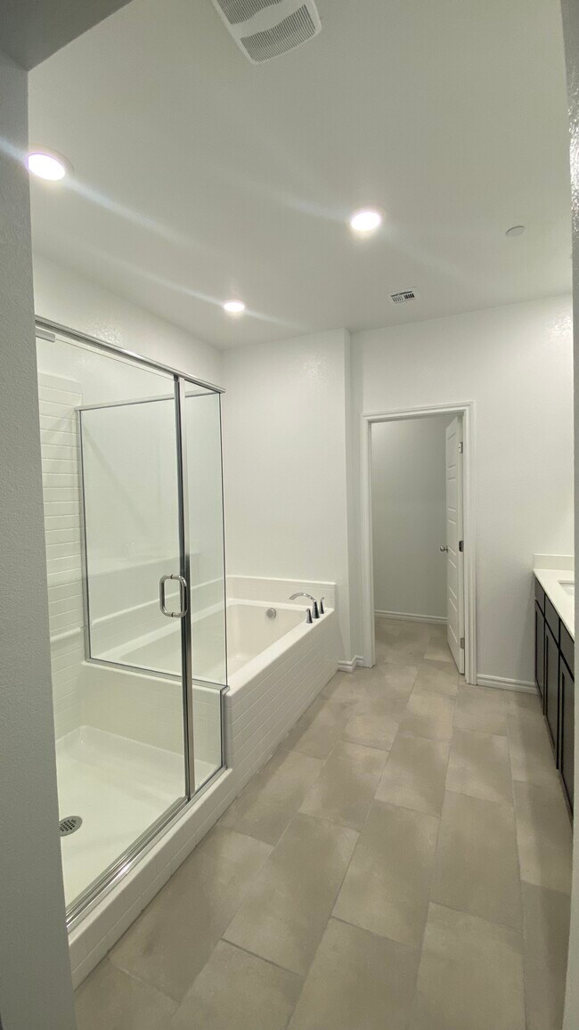 Building Photo - 1538 Eliana Xing Pl