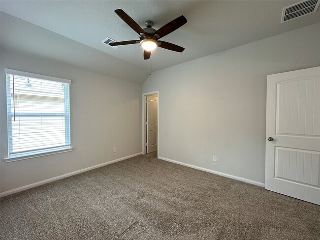 Building Photo - 2611 Hoffman Ln