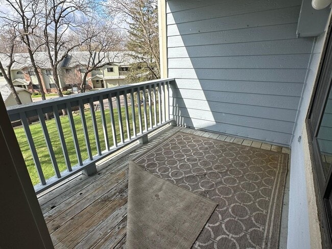 Building Photo - Awesome 2 BR/1 BA Condo in a Great St. Paul Neighborhood!