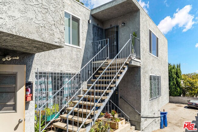 Building Photo - 646 Tularosa Dr