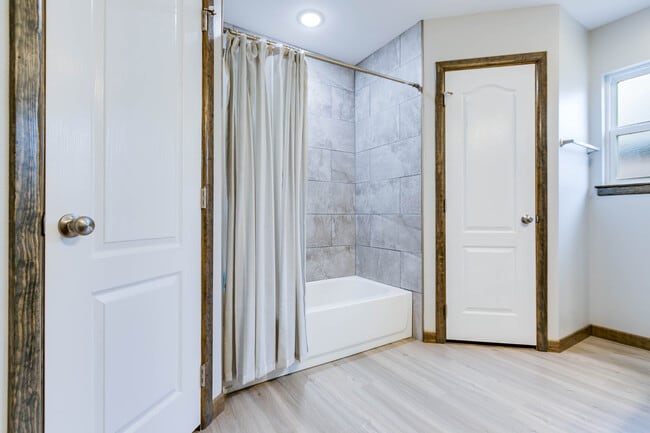 Building Photo - 420 E 48th St