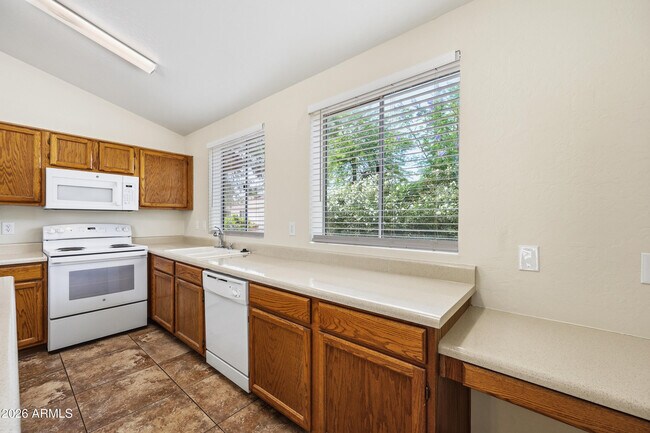 Building Photo - 5190 W Saragosa St