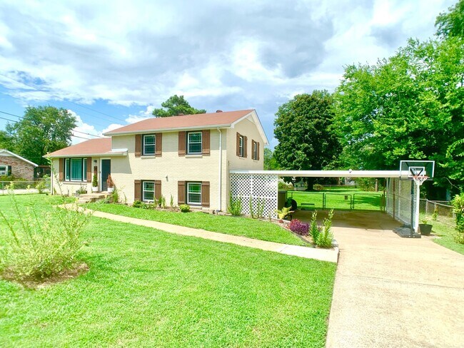 Building Photo - 313 Verdun Dr