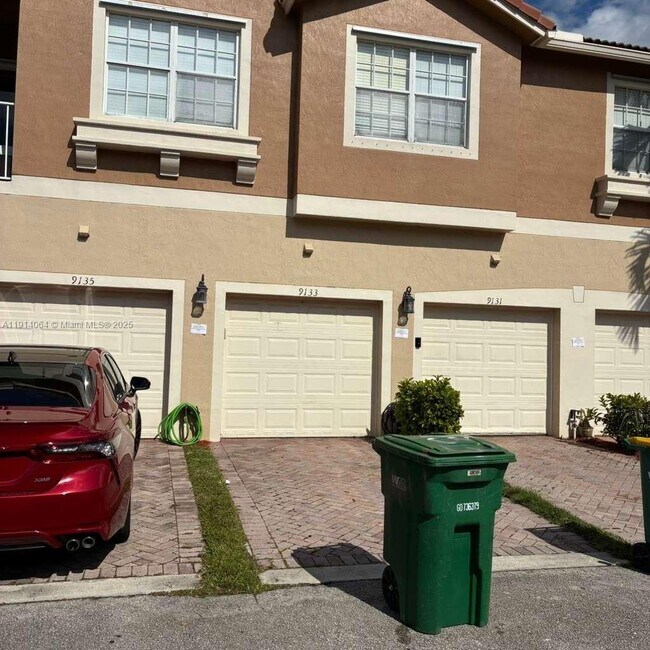 Building Photo - 9133 Pershore Pl