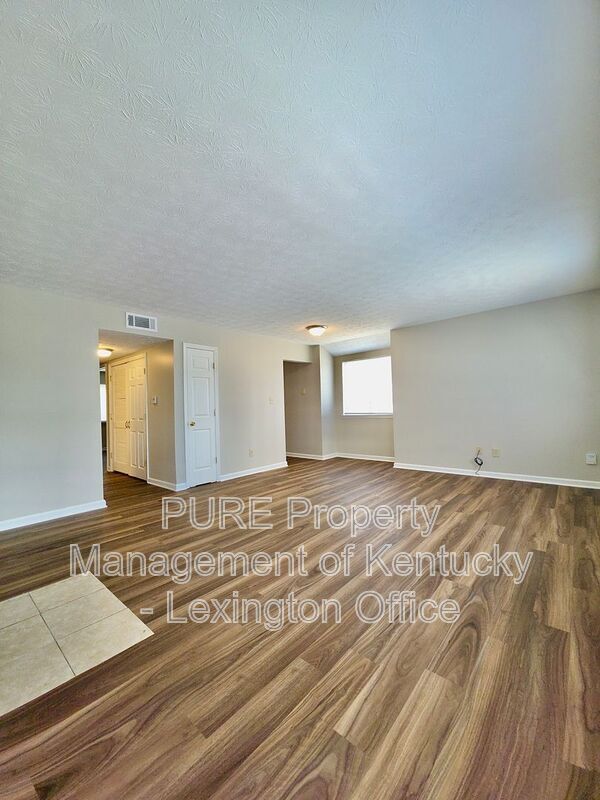 Building Photo - 3772 Camelot Dr