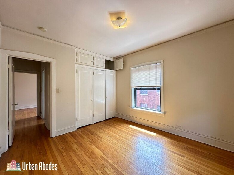 Building Photo - 1133 Oak Ave