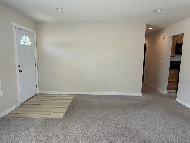 Building Photo - Now renting 3 bedroom, 2 bathroom House