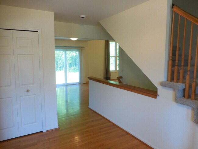 Building Photo - 3020 Gallinger Dr