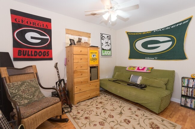 Building Photo - 3 BR, 2 BA House