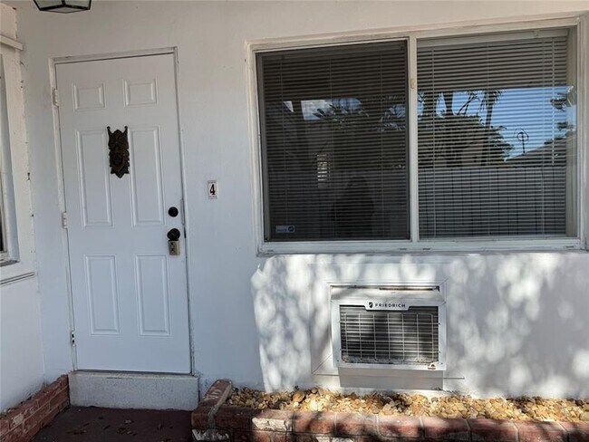 Building Photo - 1219 NE 14th Ave