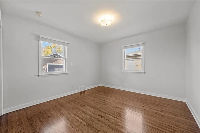 Building Photo - Ingleside Avenue