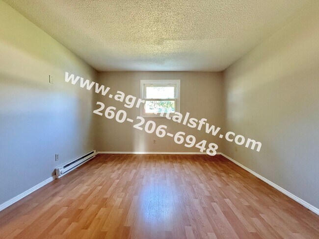 Building Photo - 2 Bedroom Home