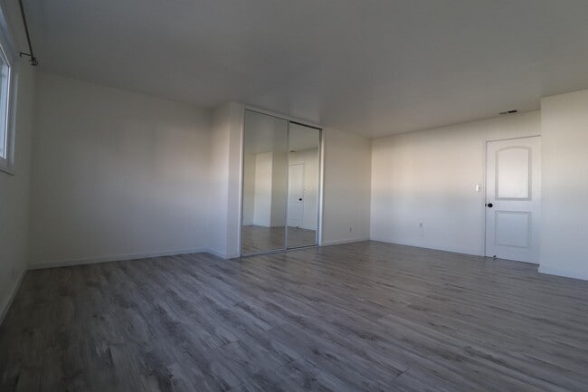 Building Photo - 1086 Springfield Dr