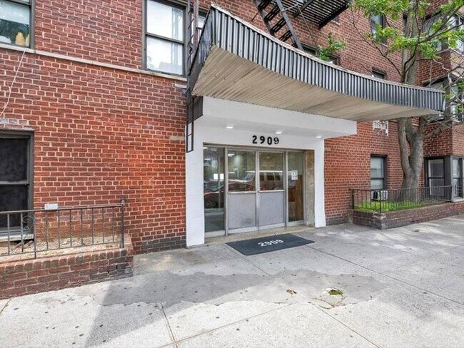 Building Photo - 2909 Ocean Ave