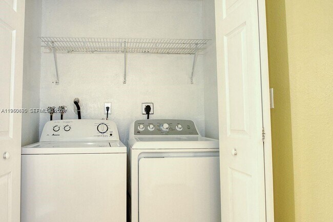 Building Photo - 12193 SW 124th Ct