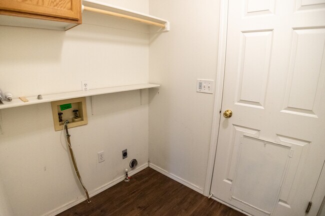 Building Photo - 164 S Silverwood Way