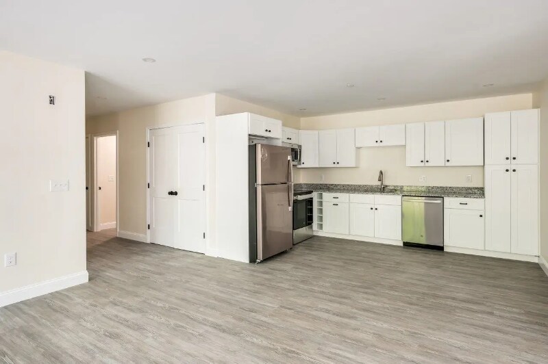 Building Photo - 725-727 Central Ave