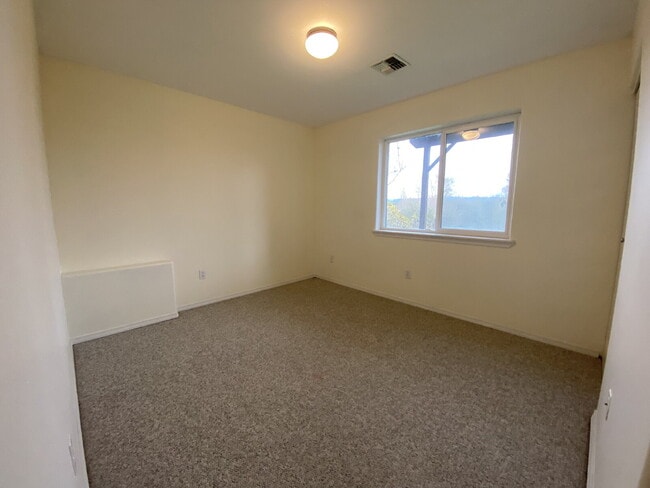 Building Photo - Spacious 4-bedroom with Panoramic Deck Nex...