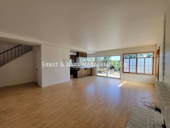 Building Photo - Beautiful 4 Bedroom 2.5 Bath Executive Hom...