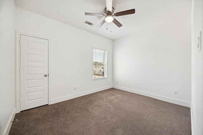 Building Photo - 5041 Mallow St