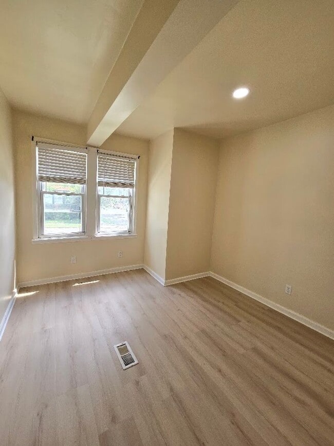 Building Photo - 559Groom1stfl&amp;2ndfl