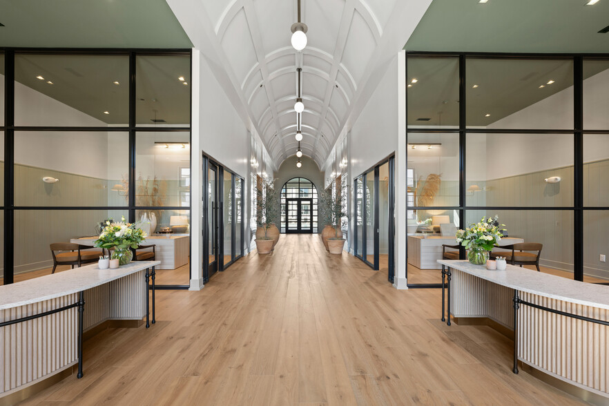 Building Photo - Elan Capital Hills