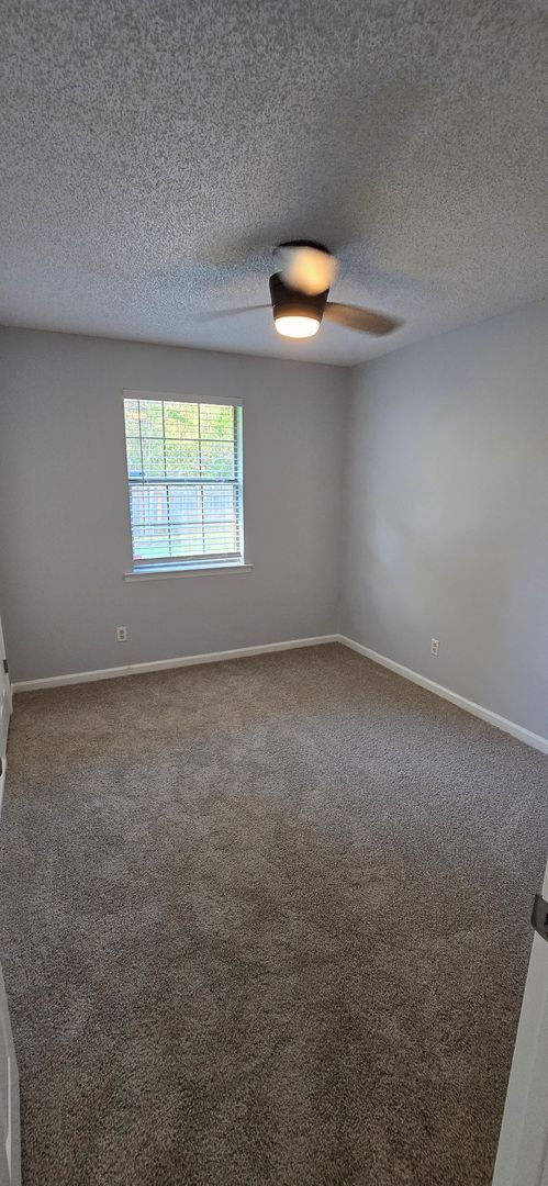 Building Photo - FOR RENT