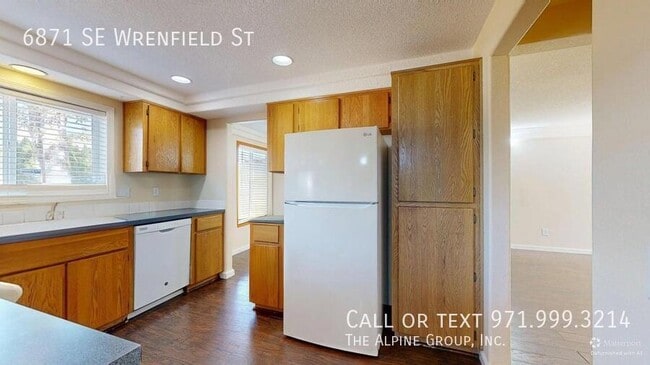 Building Photo - 6871 SE Wrenfield St