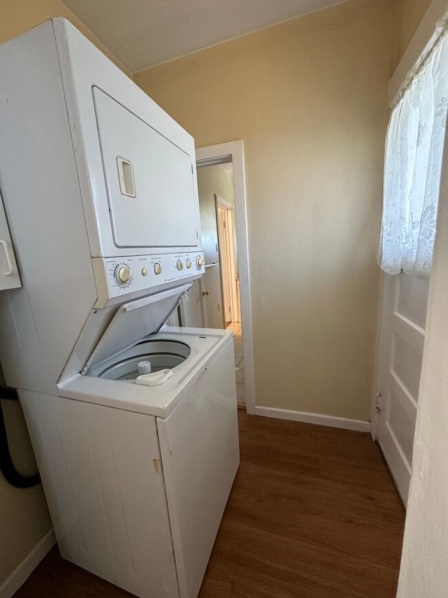 Building Photo - Adorable 1 bedroom 1 bath close to Downtow...
