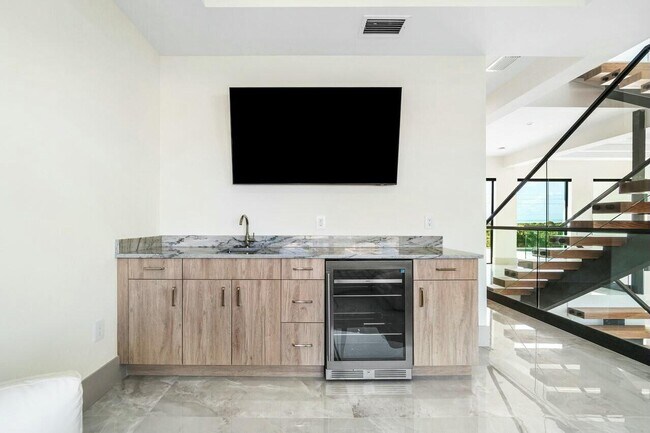 Building Photo - 13460 U.S. Rte 1