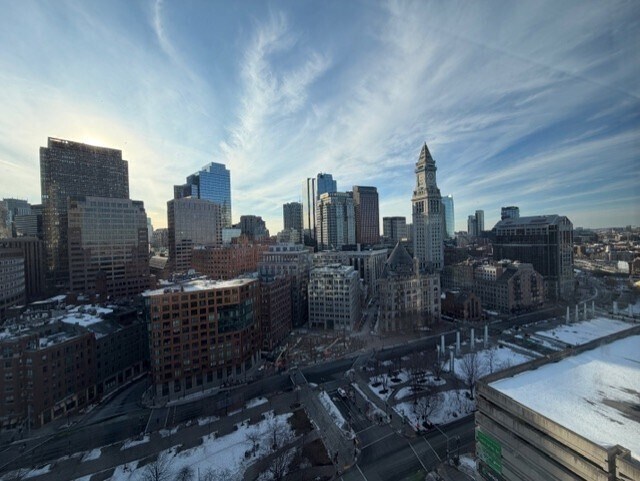 Building Photo - 65 E India Row