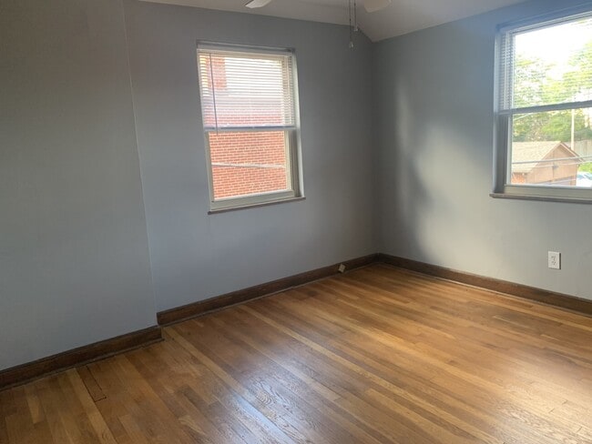 Building Photo - 1430 W 6th Ave