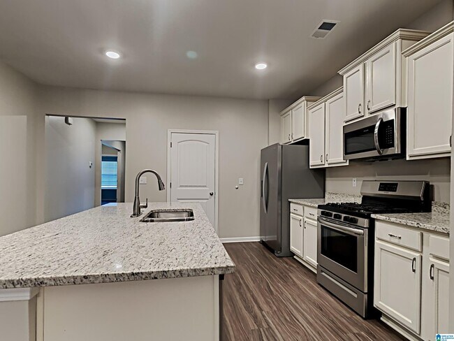 Building Photo - 1064 Park View Dr