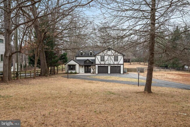 Building Photo - 9036 Jeffery Rd
