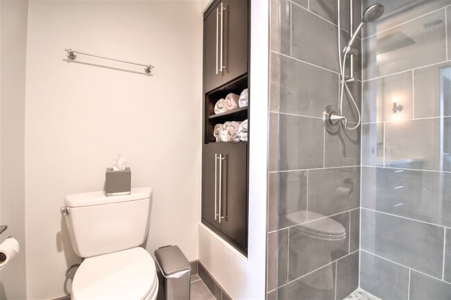 Building Photo - East Village 13th floor condo with panoramic views