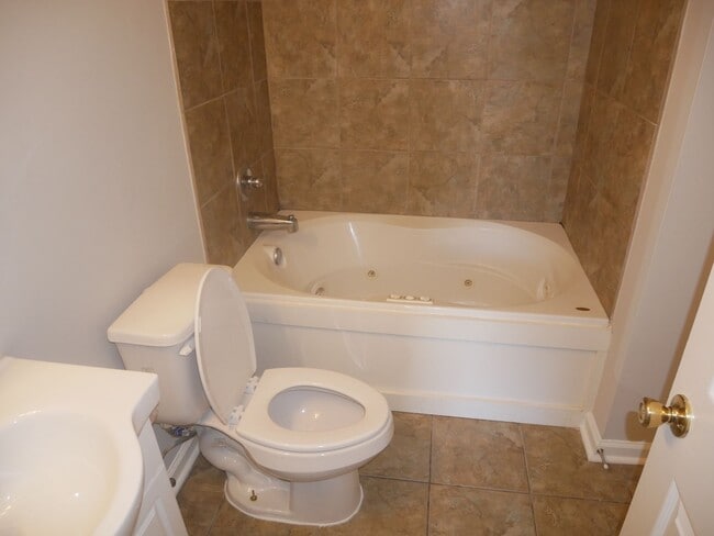 Building Photo - 37 Torbrook Cove