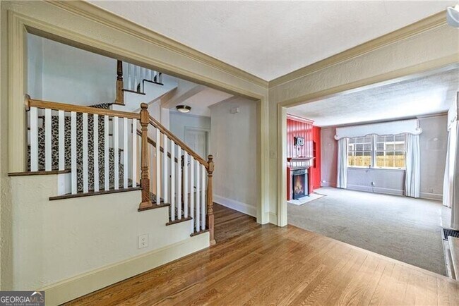 Building Photo - 1268 University Dr NE