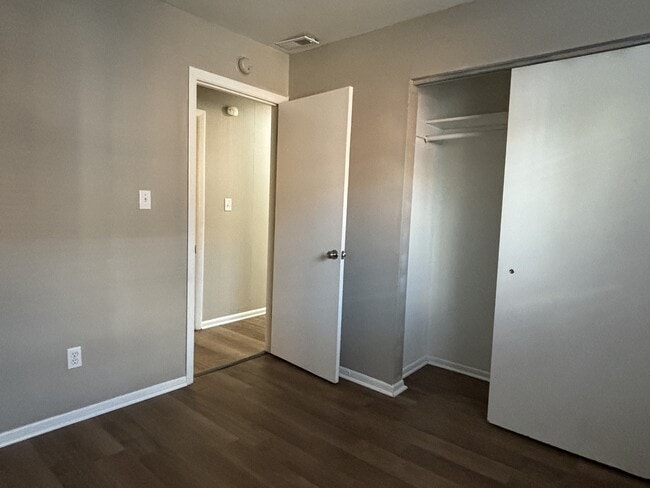 Building Photo - 2943 Hillside Ave