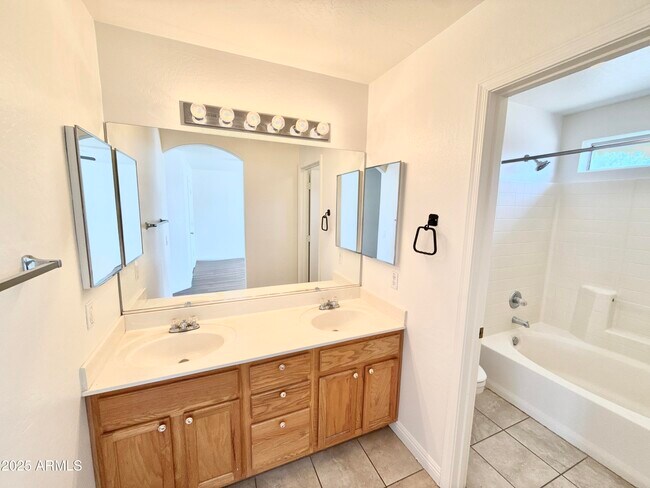 Building Photo - 13271 W Desert Rock Dr