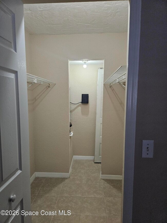 Building Photo - 1602 University Ln