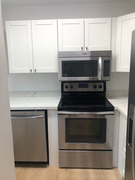 kitchen with softclose cabinets, stainless steel appliances - 1649 Waikahalulu Ln