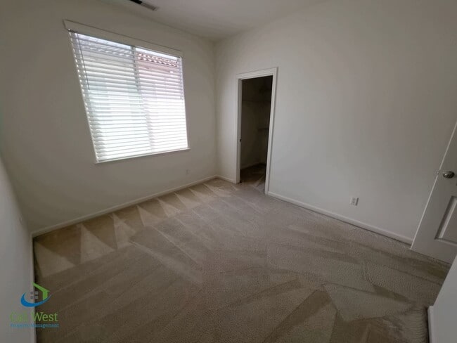 Building Photo - $5295 - 2 Story, 4 bed - 2 Bath Home in se...