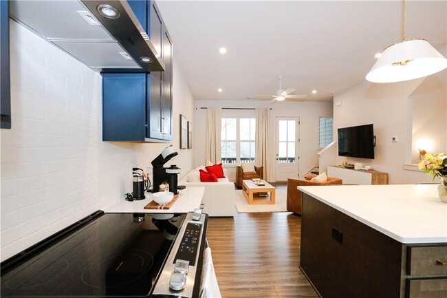 Building Photo - 1305 Breezy St SE