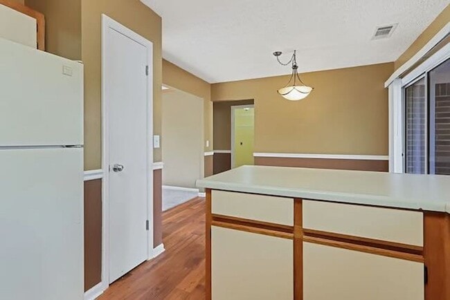 Building Photo - 12 Brown Thrasher Ct